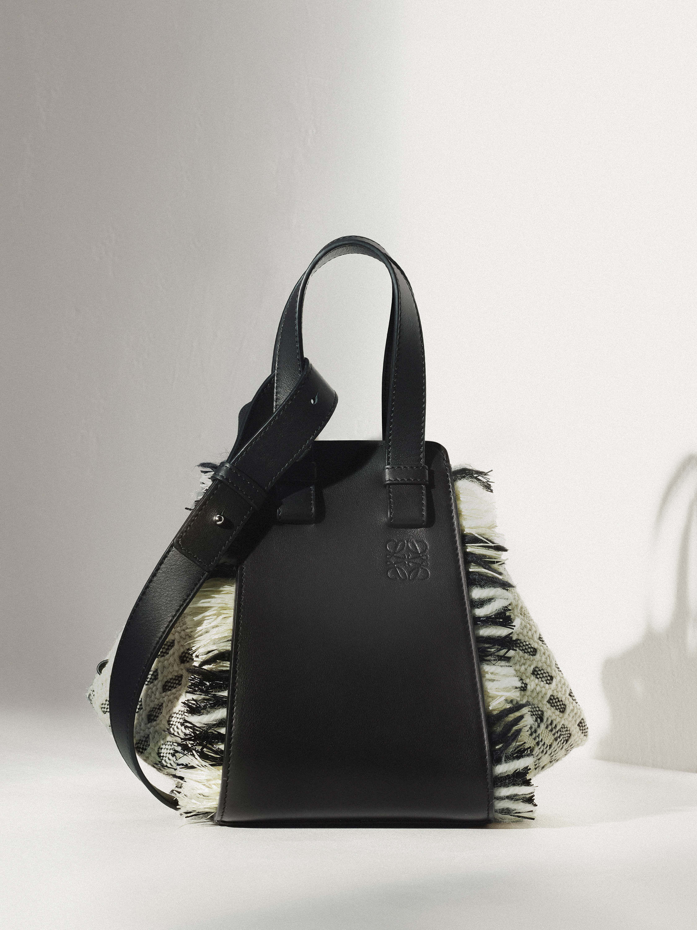 LOEWE　ロエベ　ボールペン　黒インク　エンジ×ゴールド　ノック式 LOEWE ロエベ ボールペン 黒インク エンジ×ゴールド ノック式